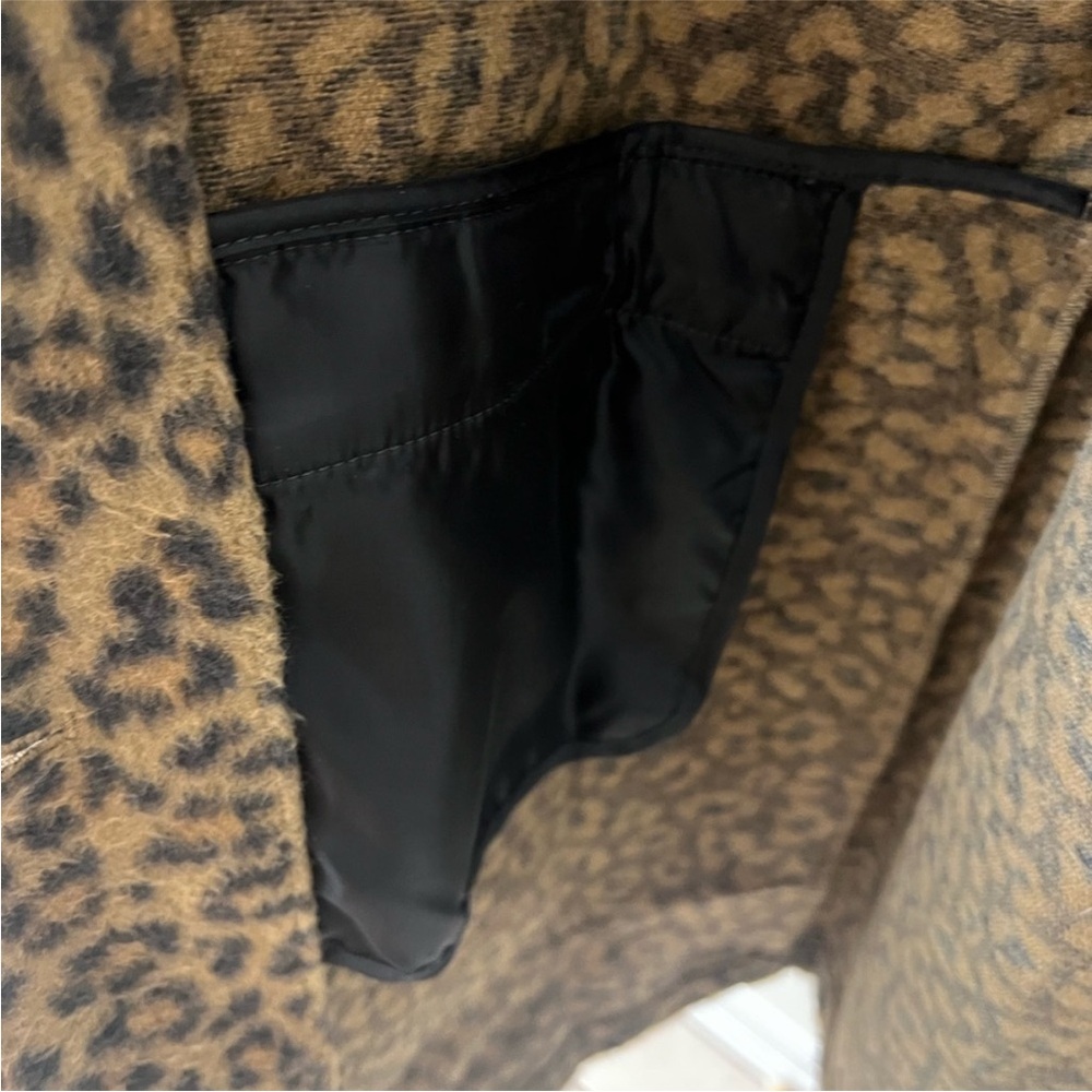 Cardigan Coat Wild Leopard Spots Faux Fur 2
Button Front Small NWT Old Navy - Picture 8 of 9